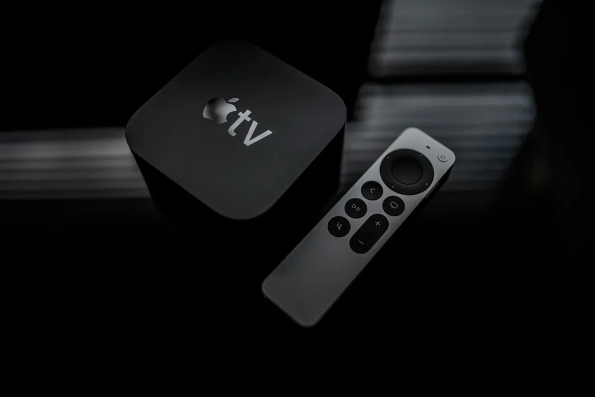 Siri Remote di Apple TV 4K con scocca in alluminio e ricarica USB-C