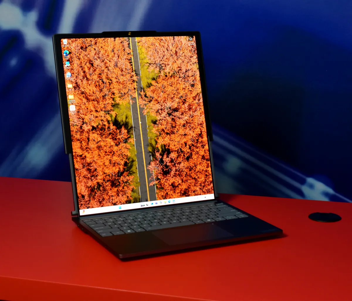 Lenovo ThinkPad X1 Carbon Gen 12 con display da 14 pollici in formato 16:10
