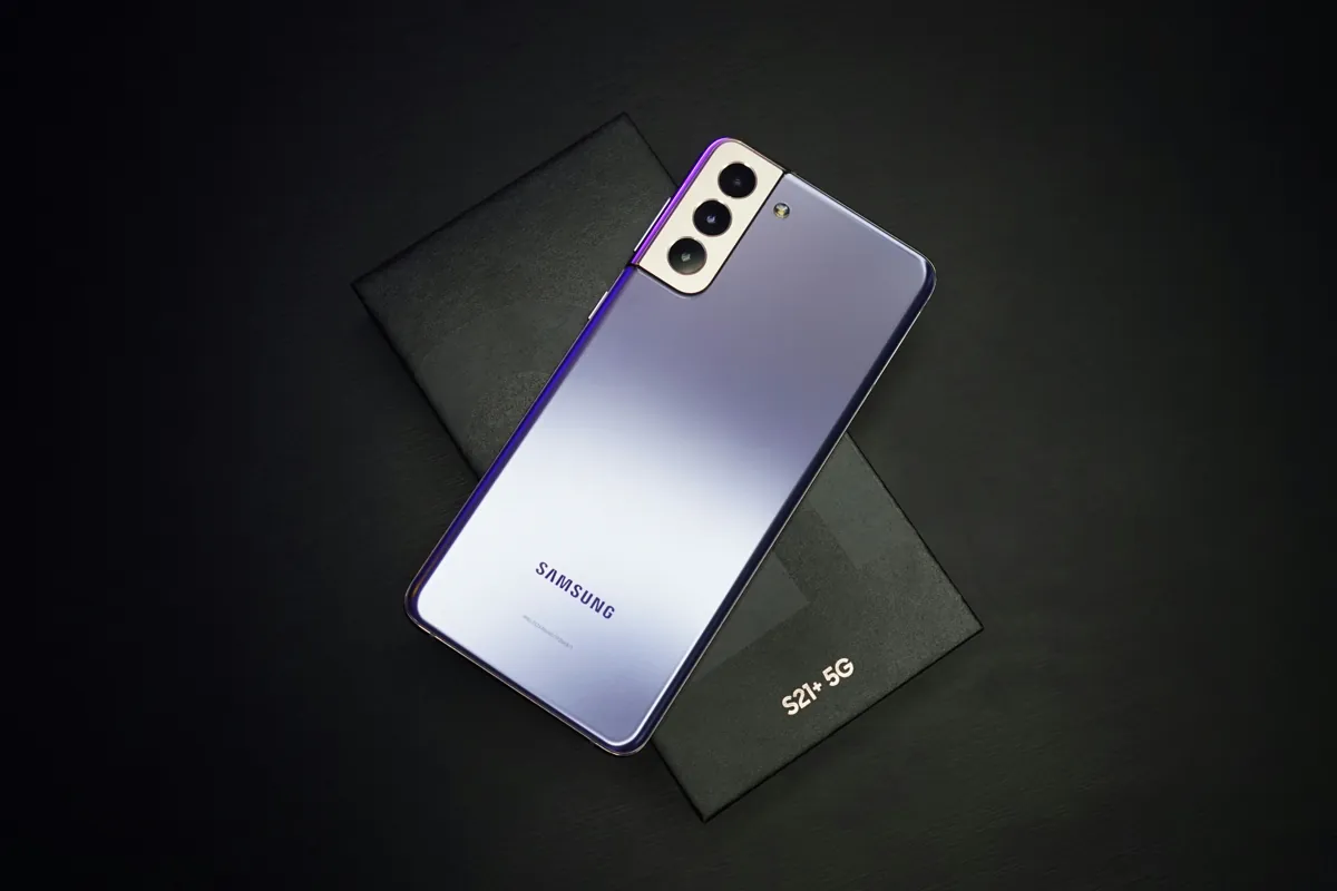 Samsung Galaxy S25 Ultra con S Pen e batteria da 5000 mAh